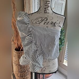NWT 2X one sleeve ruffle blouse